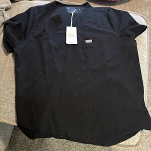 Figs women’s Black Short Sleeve Tee